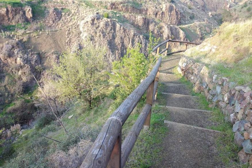 Hiking in the Maroulena gorge - Gourri - Macheiras - Farm of the donkeys in Skarinos