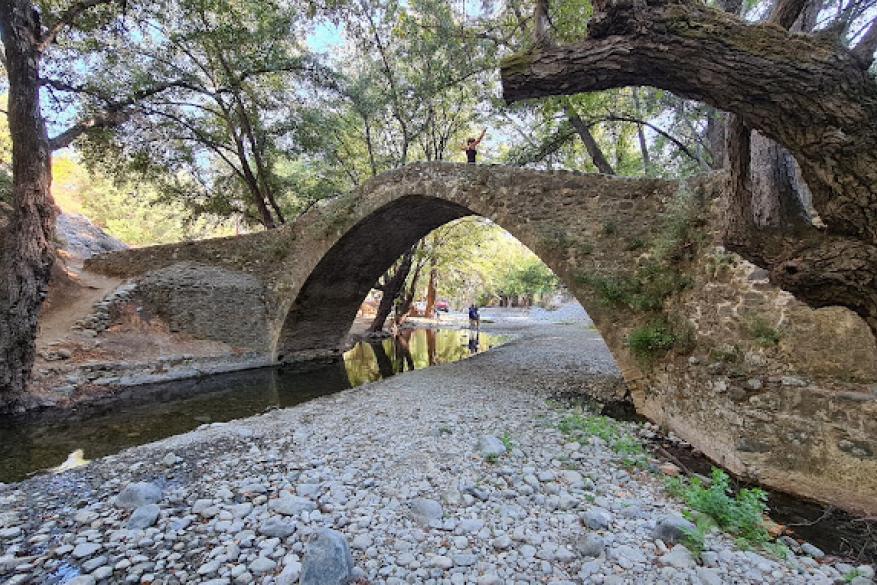Hike to the Venetian bridge of Gielefos