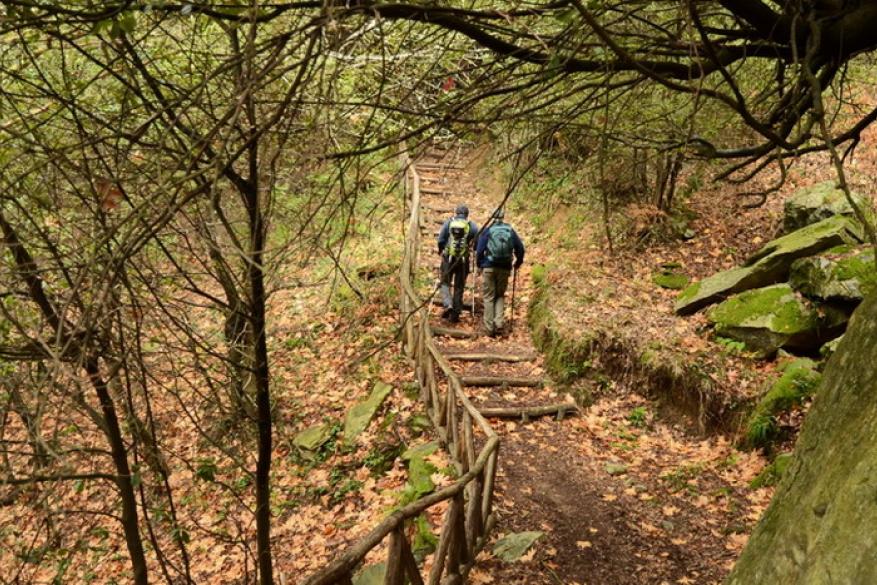 Hiking on the path of Mesoropi, Mount Pangaeo