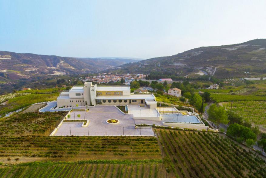 Wine tasting in Omodos - hiking to Tzelefou Bridge