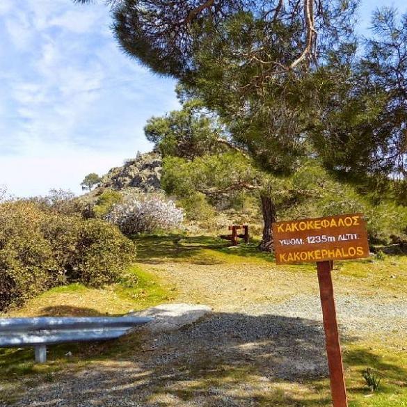 Hiking on the Kakokephalos - Mantra of Meadow trail