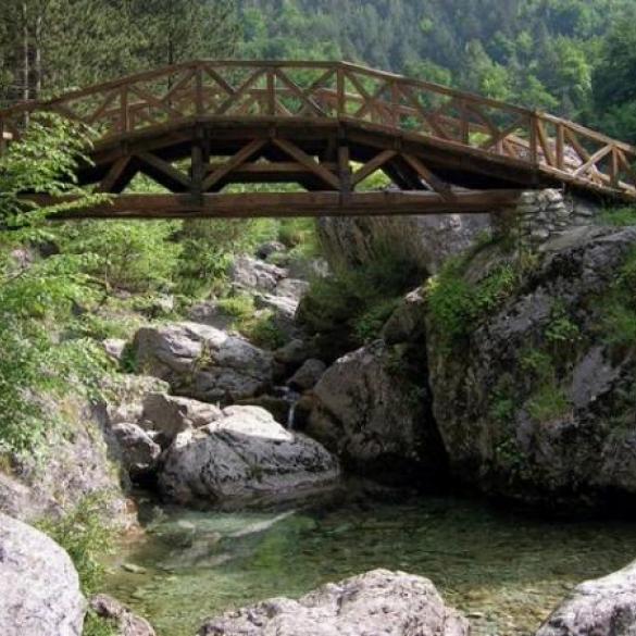Hiking in the Enipea Gorge - 2 June