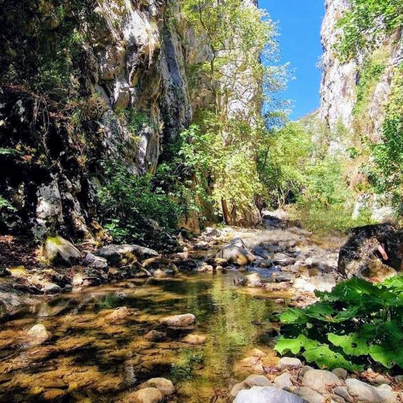 Hiking in the Krasta Gorge and diving in the waterfall