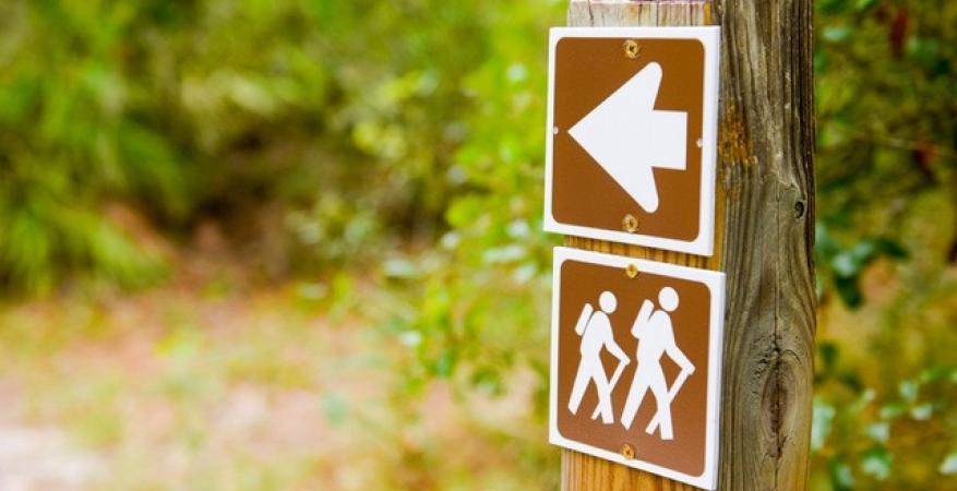 Καλοκαιρινές πεζοπορίες με παπούτσια ή σανδάλια πεζοπορίας;